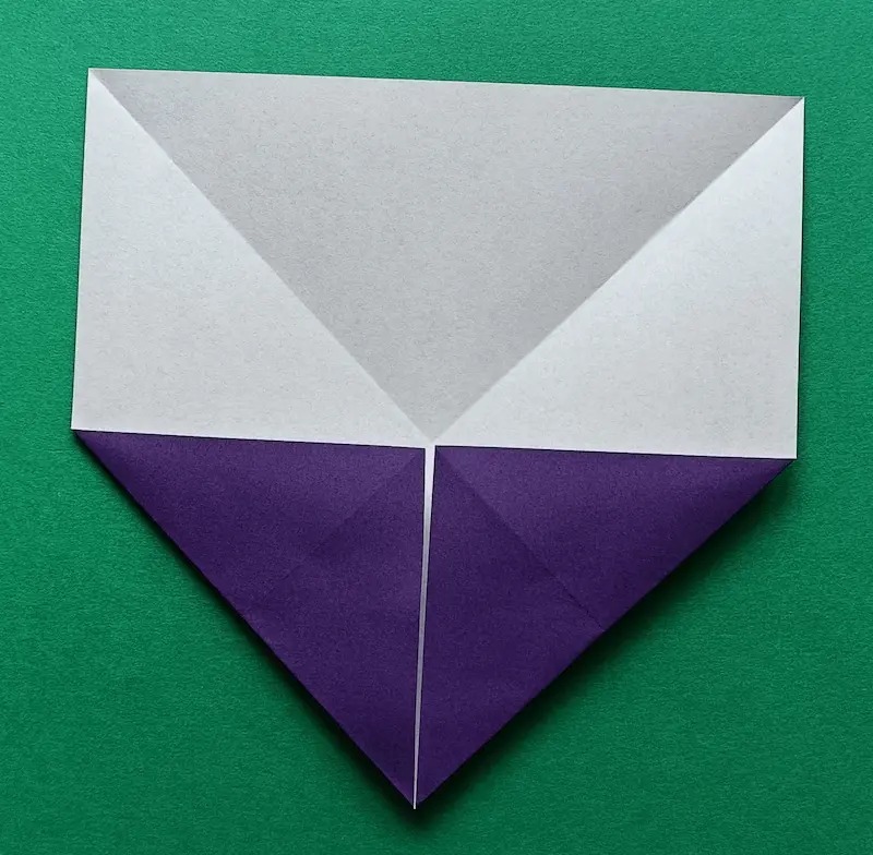 Fold the four corners to the center.
（right）