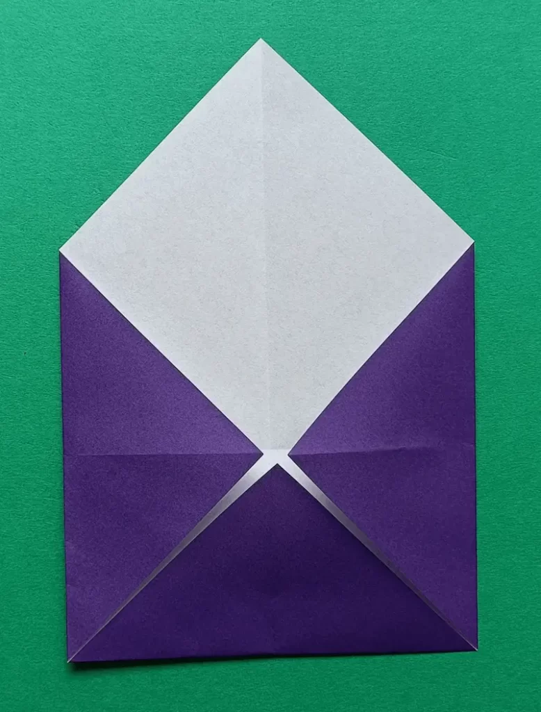 Fold the four corners to the center.
（left）